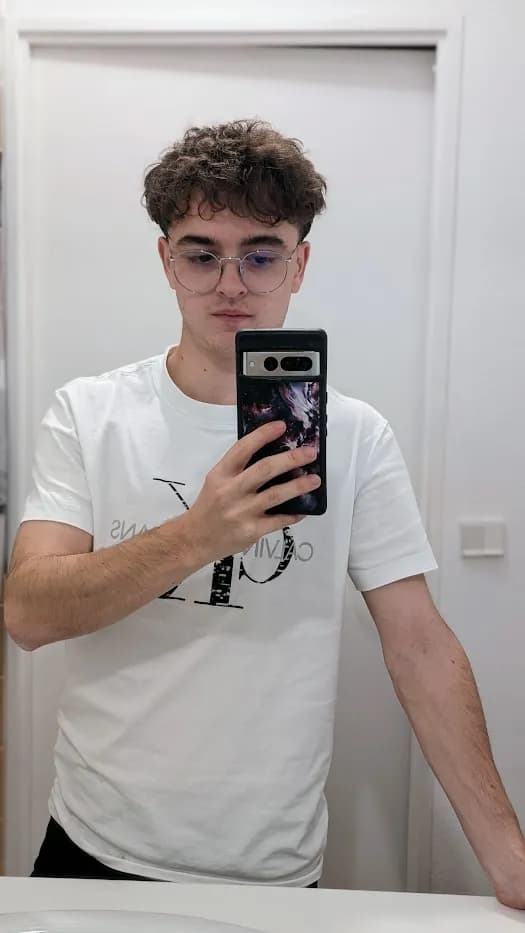 Profil de Lyes, 21 ans, Plan cul à Fiesch (Valais)