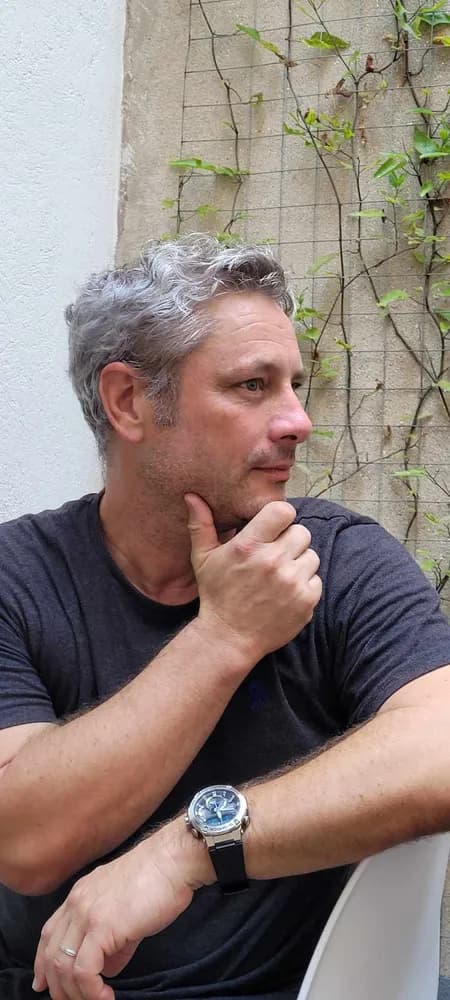 Michel - Plan cul à Le Bry Profil de Michel, 26 ans, Plan cul à Le Bry (Fribourg)