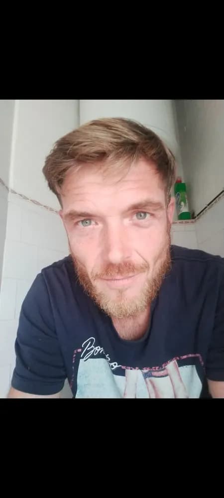 Edmond - Plan cul à Les Rasses Profil de Edmond, 34 ans, Plan cul à Les Rasses (Vaud)